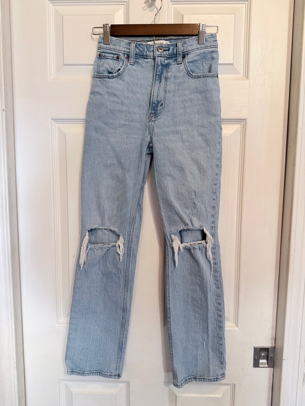 Abercrombie & Fitch The 90’s Straight Leg Ultra High Rise Ripped Jeans - Picture 2 of 7
